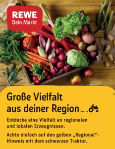 Frisches Obst und Gemüse auf einem Holztisch mit dem Schriftzug 'REWE Dein Markt'
