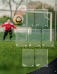 Albumseite des StickerStars-Musteralbums mit Spielersticker-Feldern vor unscharfem Hintergrund eines Fußballspielers auf dem Sportplatz