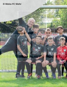 Albumseite 'D Weiss FC Wehr' des StickerStars-Musteralbums mit Trainer und Spielern am Tornetz