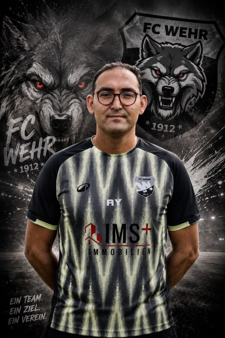 Bearbeitetes Porträt eines Spielers der A-Junioren des FC Wehr 1912 e.V. mit Wolf-Grafik und Vereinswappen